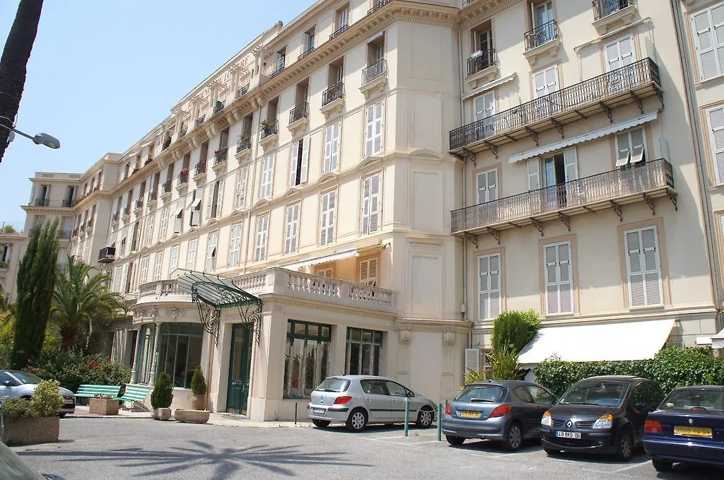 Le Louvre Daire Menton 0*,