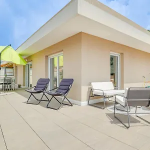 Appartement Spacieux Rooftop Parking, Terrasse Ensoleillee, Menton