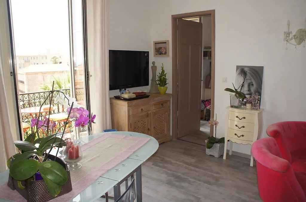 Le Louvre Apartment Menton